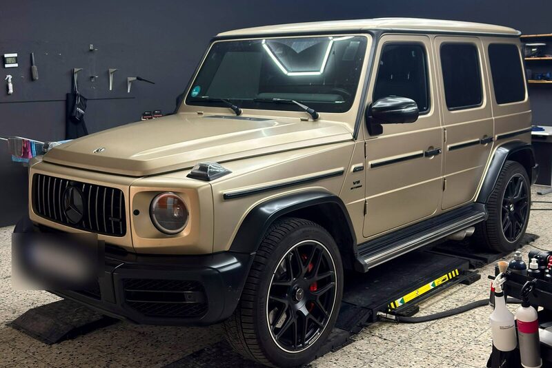 Mercedes G-Klasse in Sandfarbe nach der Aufbereitung im Studio